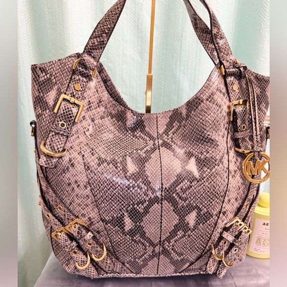 NWOT - Michael Kors Milo Large Hobo Bag - Picture 4 of 10